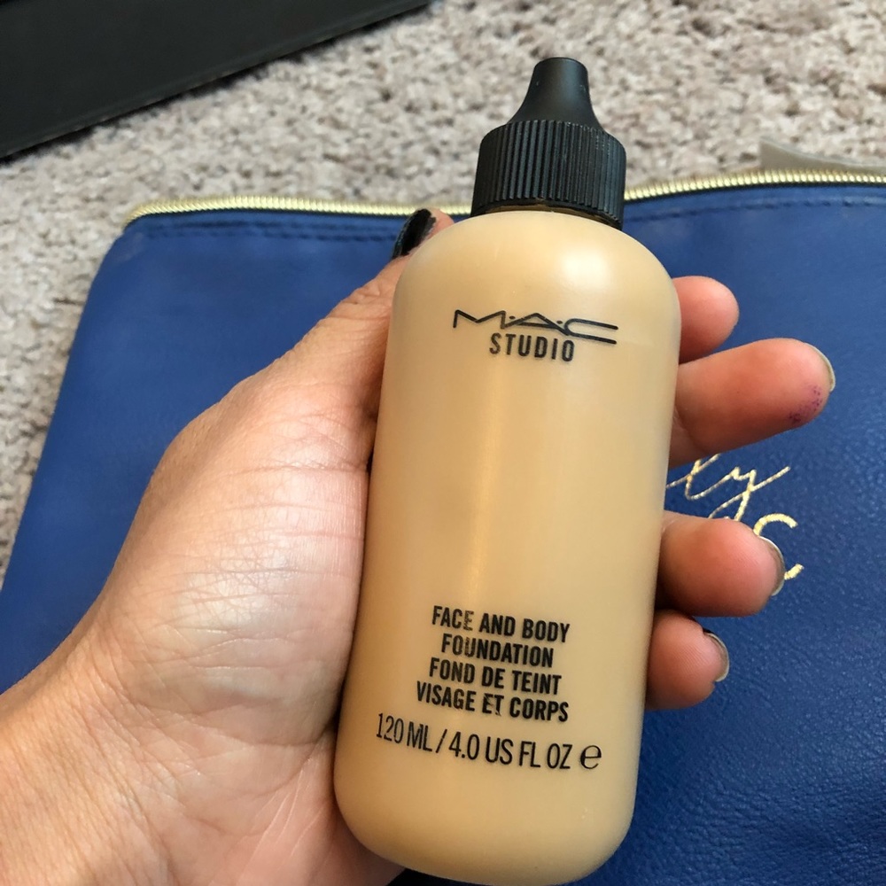 Mac face & body foundation